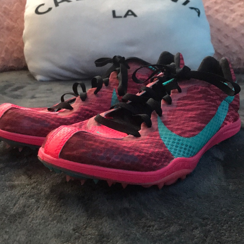Track shoes